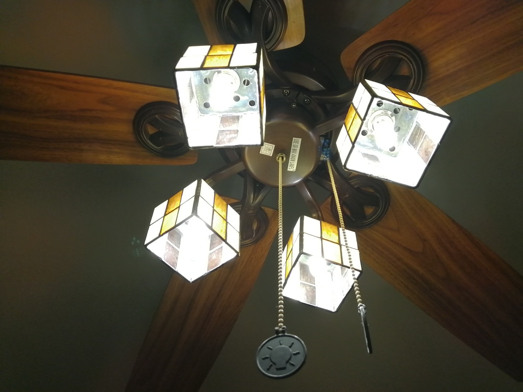 Люстра-вентилятор Santorini в московской квартире