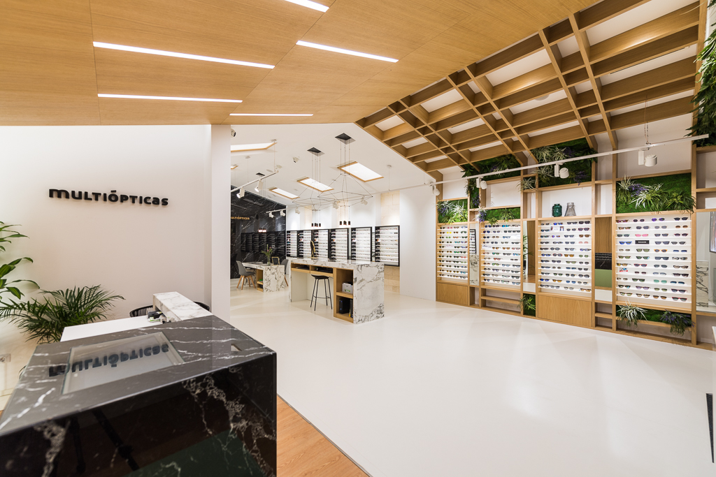 Прожекторы CYLINDER в новом магазине Multiópticas на Гран-Канарии