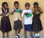 HOOK кормит детей в школе Либерии