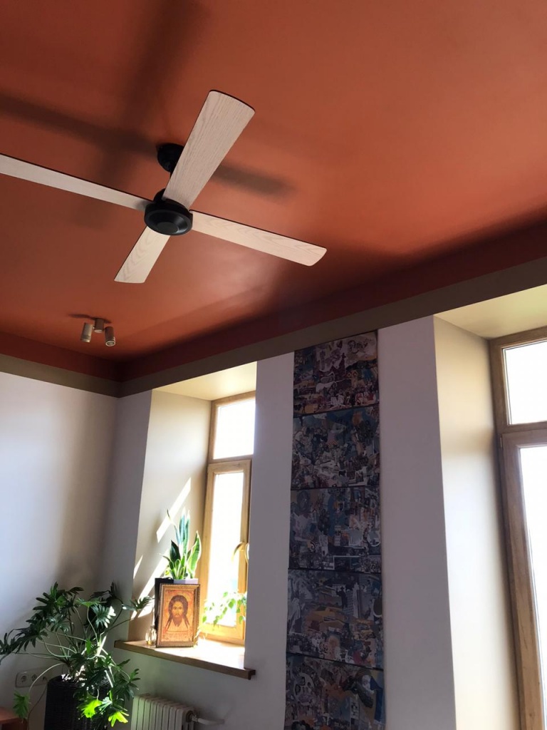 Потолочный вентилятор Ibiza Marron Oxido в московской квартире