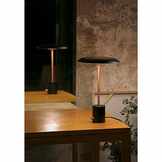 Лампа настольная Hoshi black+copper 28388